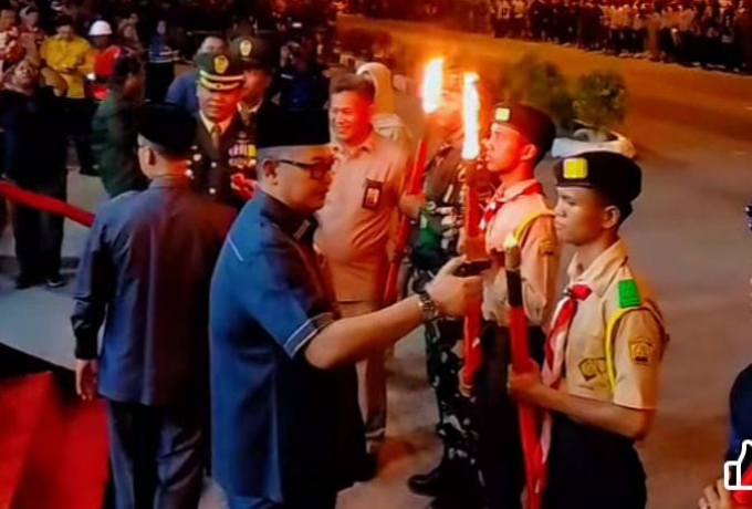 Ketua DPRD Kabupaten Karimun Raja Rafiza Hadiri Pawai Obor