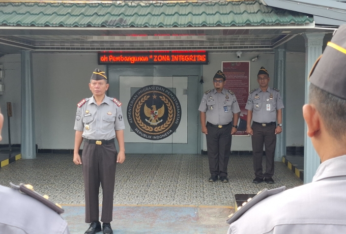 Petugas Lapas Tembilahan Terima Penghargaan Atas Keberhasilan Gagalkan Penyelundupan Handphone