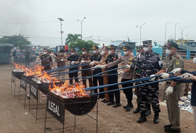 Bea Cukai Kepri Musnahkan Barang Ilegal Senilai 5,4 Milyar