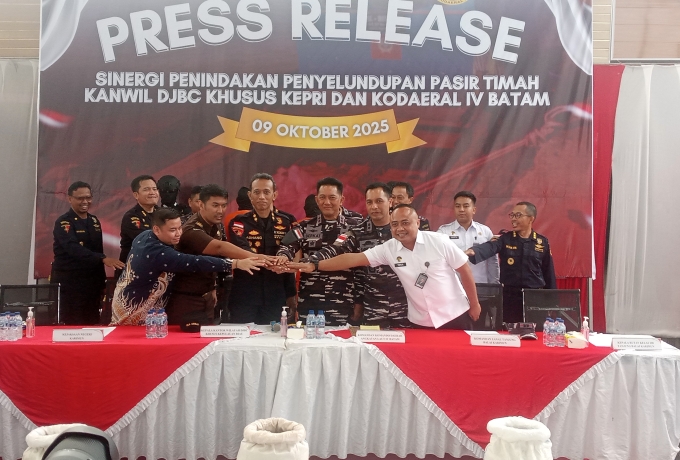 Tim Gabungan Bea Cukai Kepri dan Kodaeral IV Batam Gagalkan Penyeludupan Pasir Timah Senilai 5,2 Milyar  