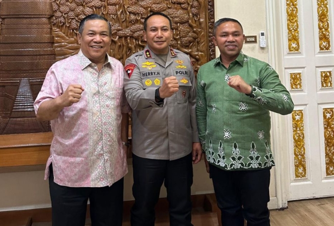 Gubernur Riau dan Wagub Kompak Salam Komando