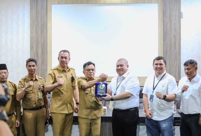 Bupati Kepulauan Meranti Rapat Bersama GM PLN Riau Kepri