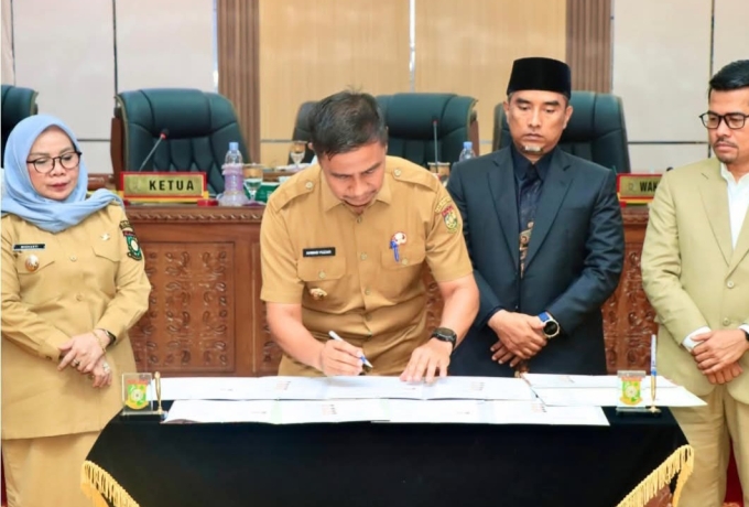Interupsi Panas di Paripurna Kampar: Hendri Domo dan Habiburrahman Soroti Pendidikan, UMKM, hingga Insentif Imam