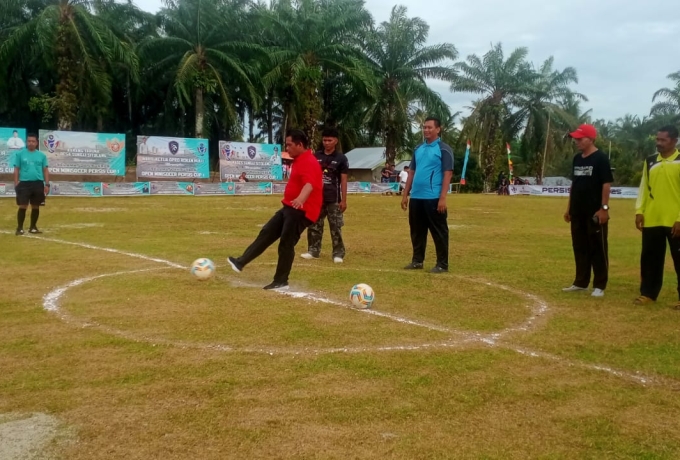 Persis Cup I 2025 Resmi Bergulir, Camat Rambah Hilir Buka Turnamen Mini Soccer dengan Meriah