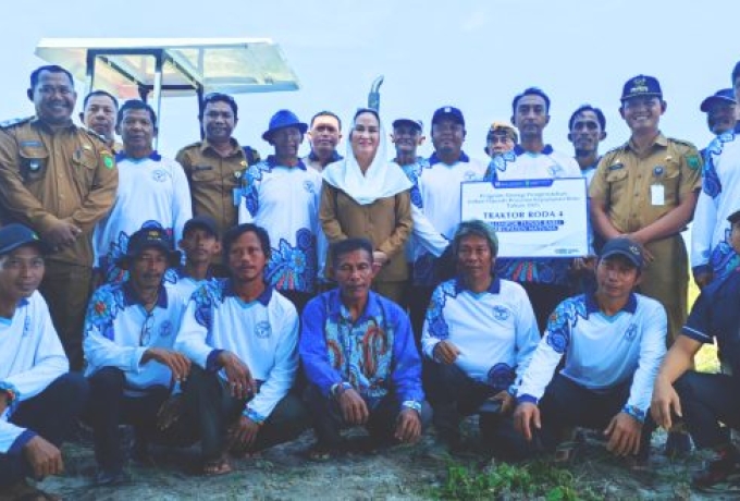 Natuna Gencarkan Peningkatan Sektor Pertanian, Pemkab Kembali Bagikan Alat untuk Petani