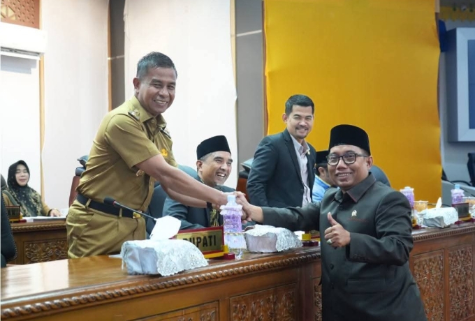 Sempat Tertunda, Bapemperda DPRD Kampar Sampaikan Laporan Ranperda TJSLBU