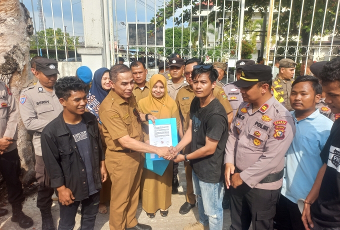 Diduga Perjualbelikan LKS, Massa Desak Disdikpora Kampar Tindak Tegas Oknum Kepala Sekolah