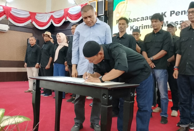 Dilantik Wabup Rocky, Mardana Surya Karma Kembali Pimpin KPK 