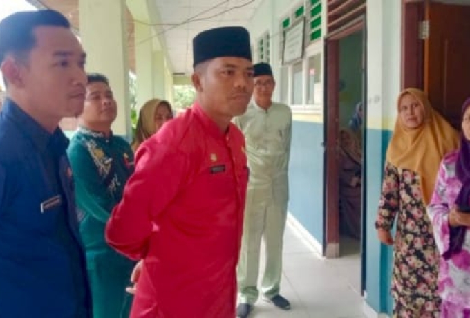 Sekretaris Dinas Pendidikan dan Kebudayaan Rokan Hilir Sidak SD Negeri 002 Raja Bejamu, Kepala Sekolah Diduga Jarang Masuk