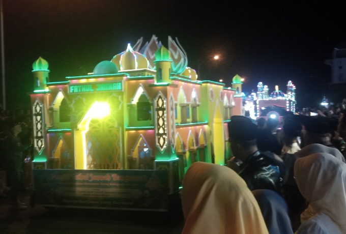 Meriahkan Malam Idul Fitri, Pemkab Karimun Gelar Festival Kereta Hias 