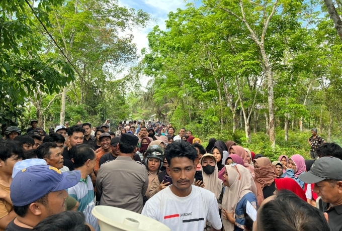 Memuncak, Warga Sungai Jalau Kepung Lokasi Tambang PT KKU: Lingkungan Rusak, Sawah Terancam