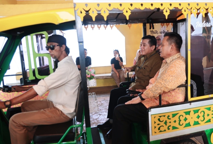 Deputi Bappenas Tinjau Potensi Wisata Sejarah dan Budaya di Pulau Penyengat