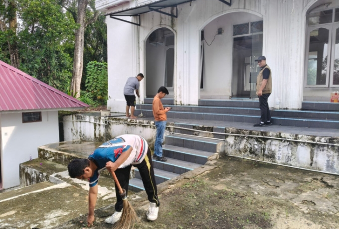 Inspektorat Kampar Gencarkan Gerakan ASRI, Aksi Bersih Mushalla Perkuat Kepedulian Lingkungan