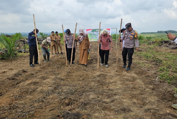Polsek Bangkinang Barat Gandeng PT Simas Sawit Aliantan Perkuat Ketahanan Pangan