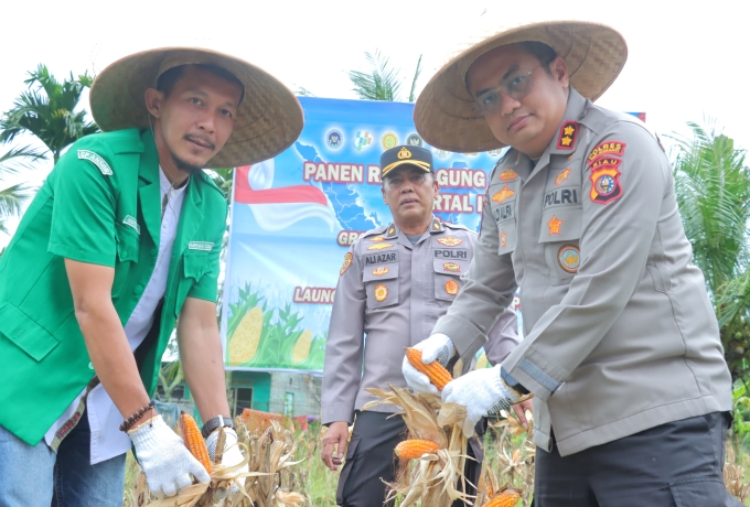 Polres Kepulauan Meranti Gelar Panen Raya Jagung dan Launching Program Ketahanan Pangan Polri