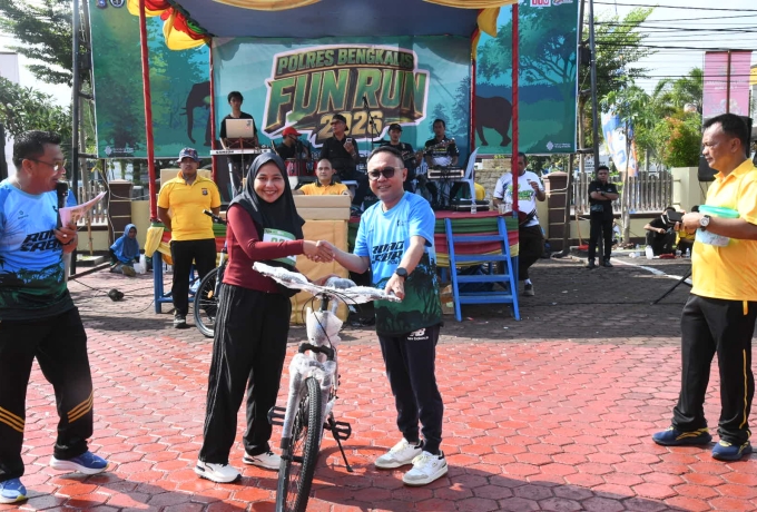 Sekda Bengkalis Lepas Ratusan Peserta Fun Run 8K Sempena Hari Bhayangkara ke-80