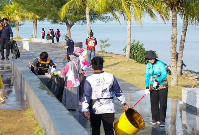 Sekda Misni Pimpin Gotong Royong di Kawasan Gurindam XII