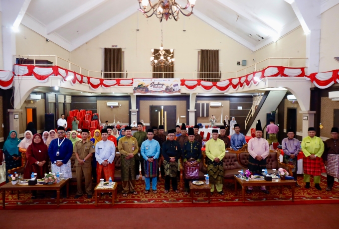 Buka Sembang Budaya, Bupati Karimun Iskandarsyah Dorong Pelestarian Pantun