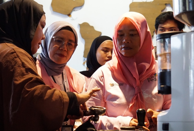 Meracik Asa, Membuka Peluang: Srikandi PLN UIP3B Sumatera Berdayakan Perempuan Disabilitas Jadi Barista Profesional