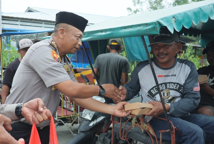 Polres Kepulauan Meranti Sasar Komunitas Becak dalam Program Jumat Berkah