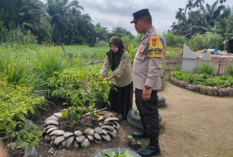 Polsek Keritang Hadir Lewat Sentuhan: Mendengar, Menanam Harapan di Lintas Utara