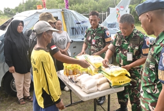 Lanud RSA Turun ke Kampung Tua Penagi, Sembako Murah Jadi Bukti Kepedulian TNI AU
