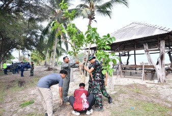 Di Garda Terdepan NKRI, Danlanud RSA Perkuat Kepedulian Lingkungan Pesisir